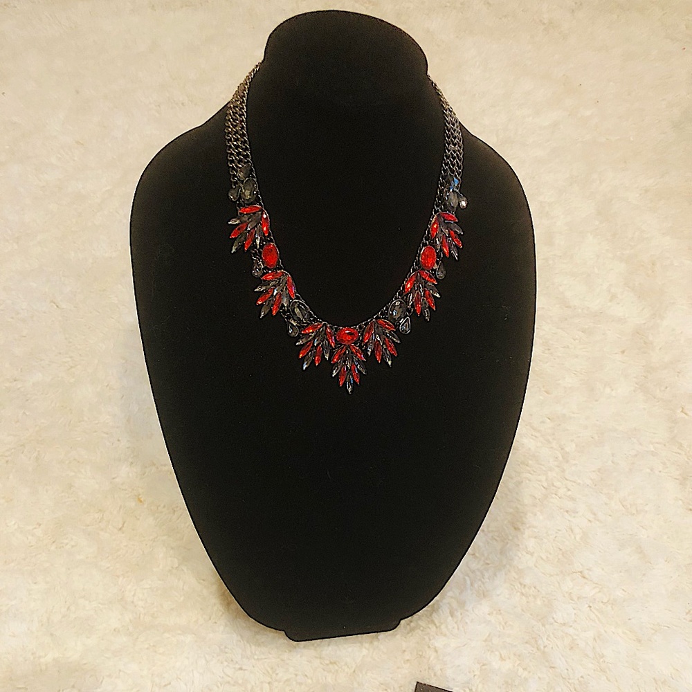 Red diamond necklace with matching pair of earring’s🌟